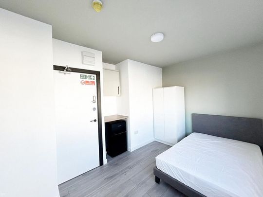 1 bedroom in a house share to rent - Photo 1