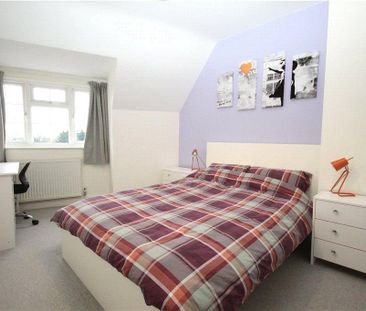 1 bedroom in a house share to rent - Photo 2