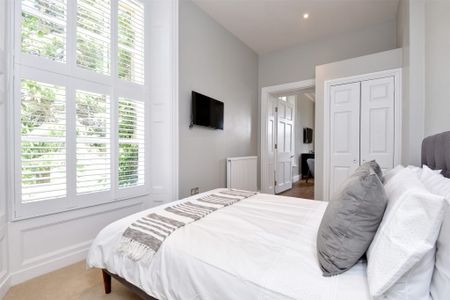 2 Bedroom - Northbrook Estate, Farnham Road - Photo 3