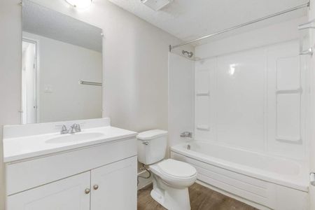 Renovated Suite - 2 Bedroom - Photo 4