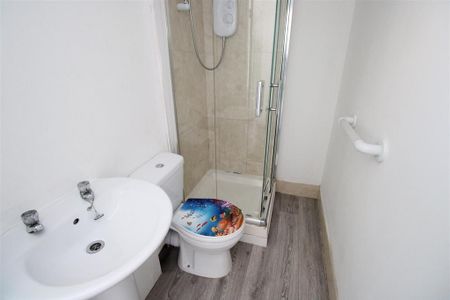 1 bedroom ground floor flat to rent - Photo 4