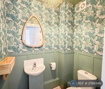 1 bedroom in a house share to rent - Photo 3