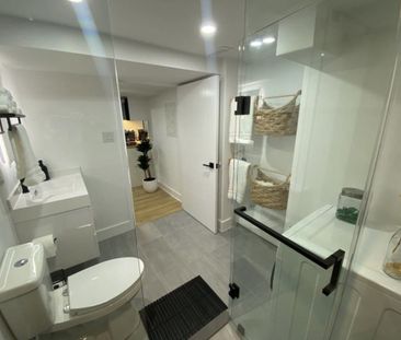 For Lease - 100 Stephen Drive, Toronto, Ontario - Photo 4