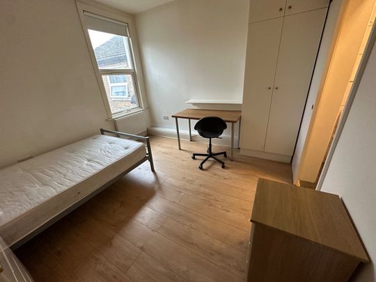 Room in a Shared House, Cowley Road, IG1 - Photo 1