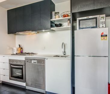 Stylish Two-Bedroom Apartment with Modern Amenities in a Prime Loca... - Photo 1