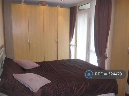 3 bedroom flat to rent - Photo 5