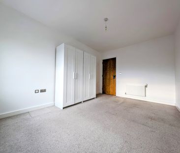 Modern 2 Bed 2 Bath Flat - Photo 4