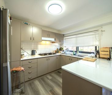 GRAND HOME IN GREAT LOCATION! - Photo 6