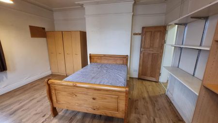 6 bedroom detached house to rent - Photo 5