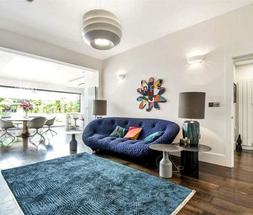 Well presented four bedroom characterful property within walking di... - Photo 2