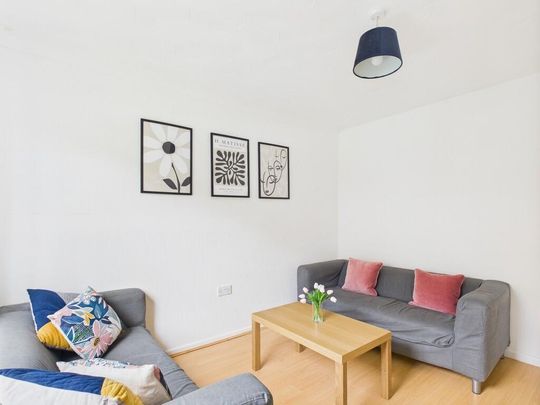 4 bedroom semi-detached house to rent - Photo 1