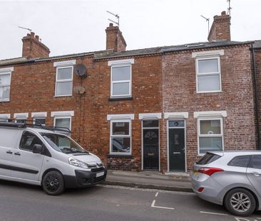 Well-presented 2 bedroom terrace property located in the popular So... - Photo 4