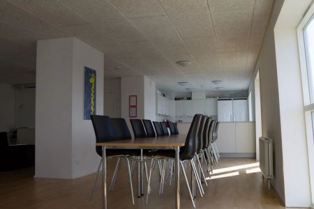 Indflytningsklar lejlighed med moderne charme og altan - Foto 4