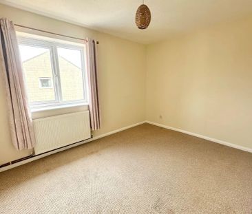 Hulbert Close, CORSHAM - Photo 2