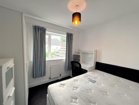 5 bedroom detached house to rent - Photo 3