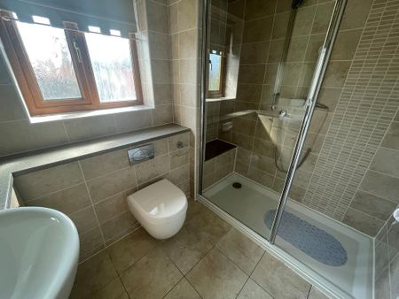 4 bedroom detached house to rent - Photo 4