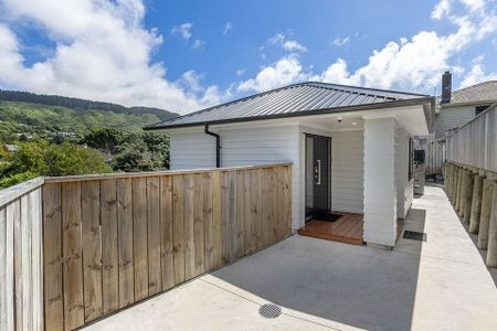 Modern 4BR Family Home in Tawa - Photo 4