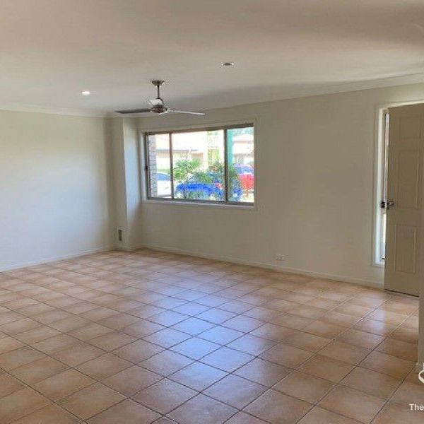 3-Bedroom Townhouse in Prime Deception Bay Location - Photo 1