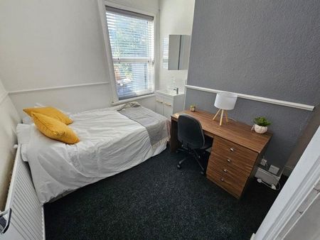 1 bedroom in a house share to rent - Photo 5