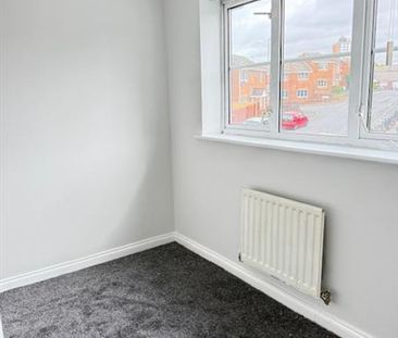 3 Bedroom Semi-Detached House For Rent in Cascade Drive, Manchester - Photo 3