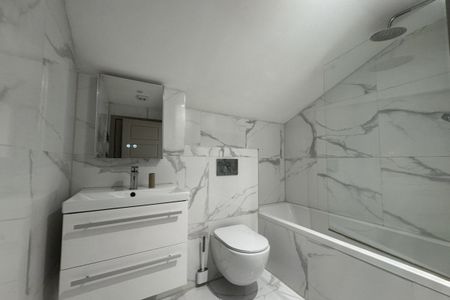 Quilters Way, Stoke Mandeville, AYLESBURY - Photo 3