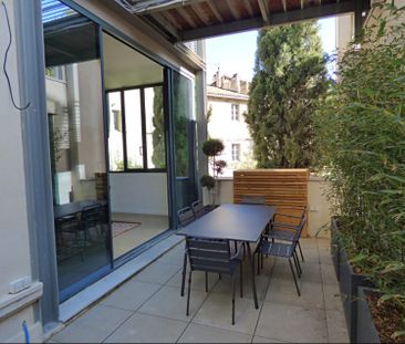 AVIGNON INTRA MUROS: Magnifique appartement entièrement neuf et cli... - Photo 2