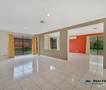 Four Bedrooms Plus Study & 3 Bathrooms - Photo 1