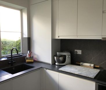 Bright double bedroom in Clapham Common with great transport links - Photo 5