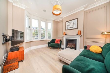 5 bedroom semi-detached house to rent - Photo 4