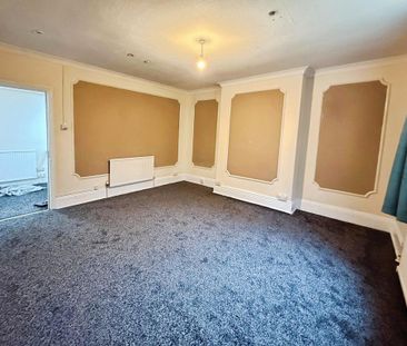 5 bedroom semi-detached house to rent - Photo 2