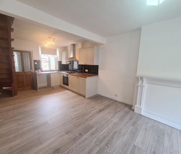 2 bedroom terraced house to rent - Photo 4