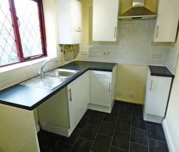 2 bedroom end of terrace house to rent - Photo 4