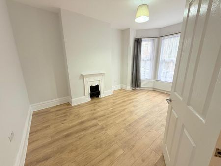 5 bedroom terraced house to rent - Photo 4