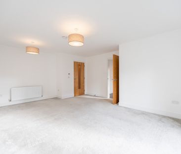 Flat 2-4 Alexander Grove - Photo 1