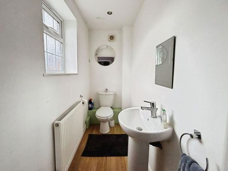 2 bedroom end of terrace house to rent - Photo 2