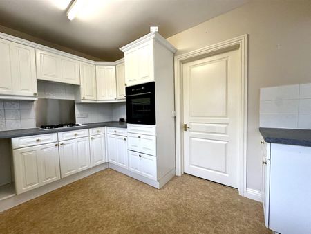 Lypiatt Road, Corsham, SN13 - Photo 5