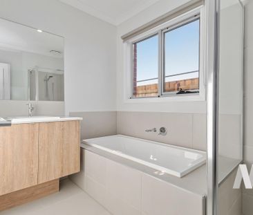 13 Monteverde Street, Armstrong Creek VIC 3217 - House For Rent | D... - Photo 5