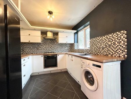 3 bedroom semi-detached house to rent - Photo 5