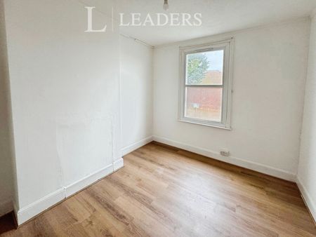 3 bedroom house to rent St. Osyth Road, Clacton-on-Sea, Essex, CO15 - Photo 2