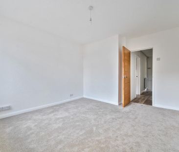 2 bedroom end of terrace house to rent - Photo 3