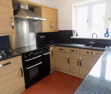 4 bedroom semi-detached house to rent - Photo 5