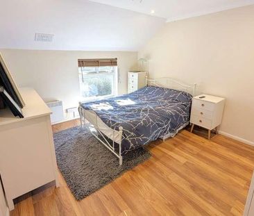 Goldsworth Park, Woking, Surrey, GU21 - Photo 5