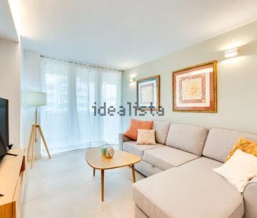 Alquiler de piso en Calle Rafaela Aparicio - Foto 2