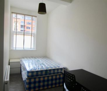 3 bedroom flat to rent - Photo 6