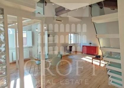 Center-Pantheon: Beautiful fully furnihed modern 1 bedroom, 2 bath loft in Historic building. Quiet, bright, parquet floors, high ceilings, air conditioning, close to services. # 2264