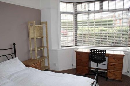 Bedroom Property In Winton, BH9 - Photo 3