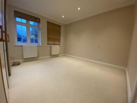 5 bed detached house to rent in Aylmer Drive, Stanmore, HA7 - Photo 2