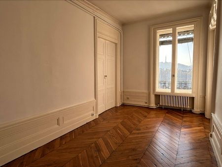 Appartement 5 pièces – LYON - Photo 2