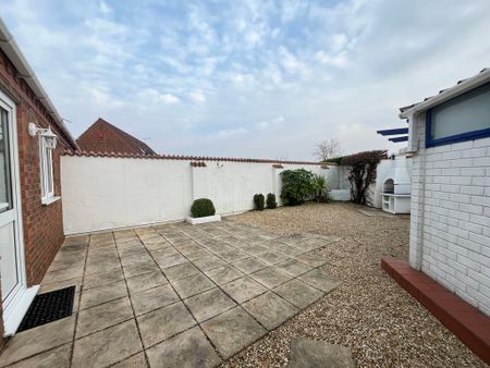 1 bedroom Semi-Detached Bungalow to let - Photo 4