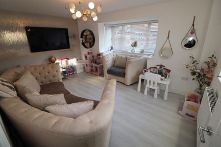 3 bedroom detached house to rent - Photo 2